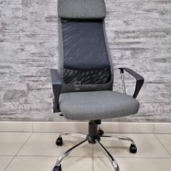 Кресло Barneo K-116 для персонала (серая ткань, черная сетка) в Лысьве - lysva.mebel24.online | фото 1